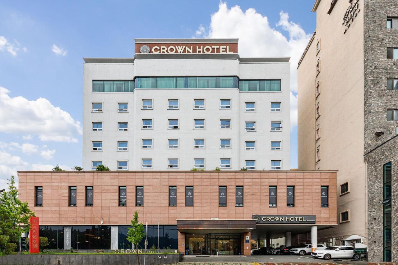 Crown Hotel Changwon Exteriör bild