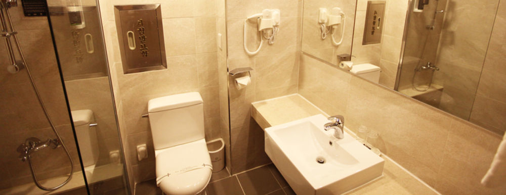 Crown Hotel Changwon Exteriör bild